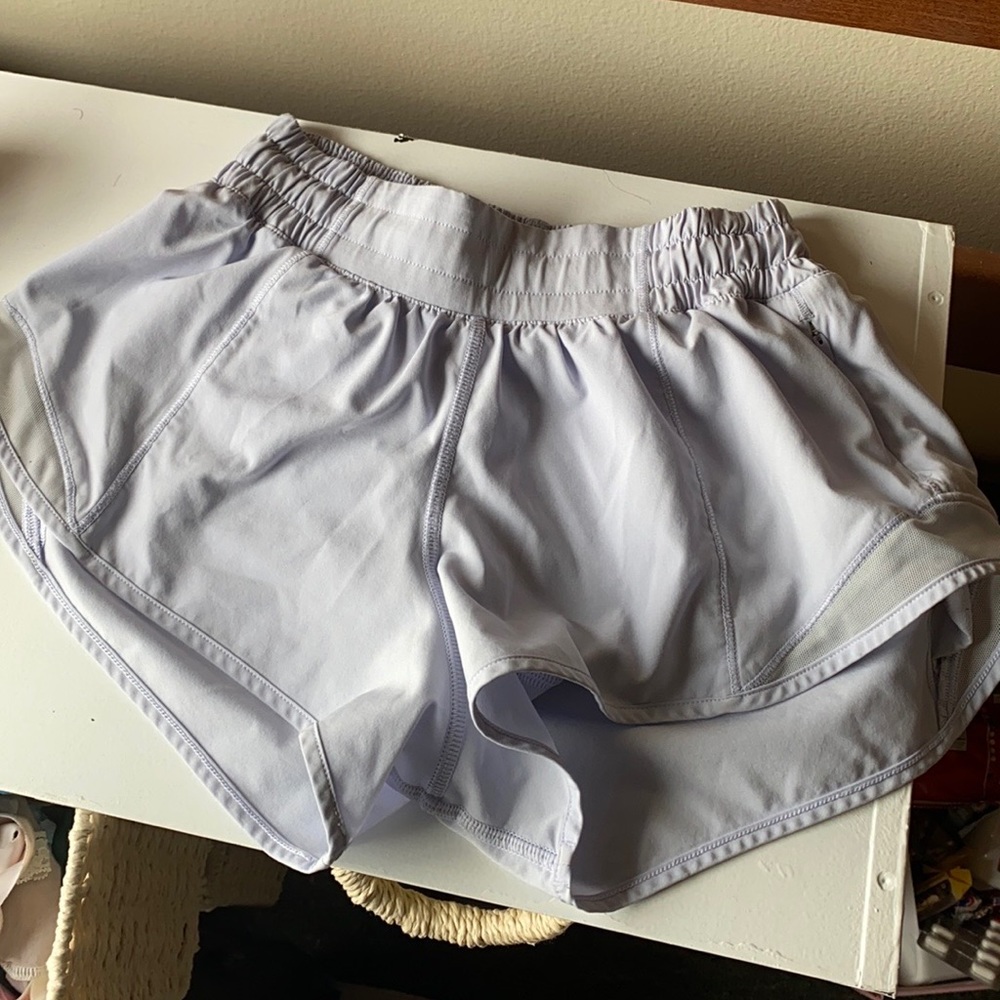 Lululemon Hotty Hots size 2, 2.5”
